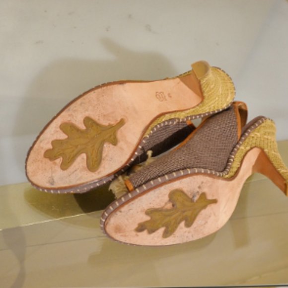 Vintage 90's Straw w Wood/Leather Fleur Toe Heels - Picture 6 of 8